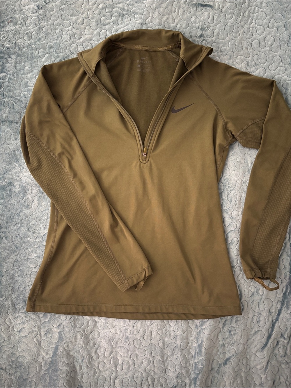 Nike woman’s Olive Zip-Up Training Pullover - Picture 4 of 7